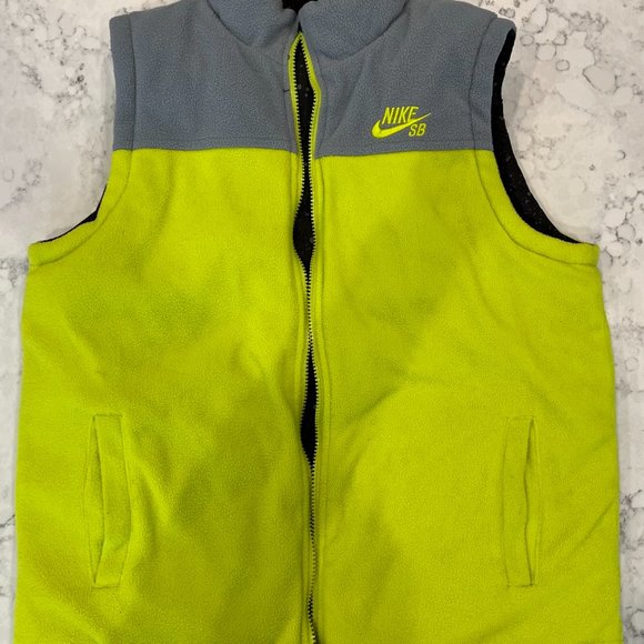Nike SB Reversible Puffer Vest - Size L (Boys) CLEAN - Picture 2 of 3